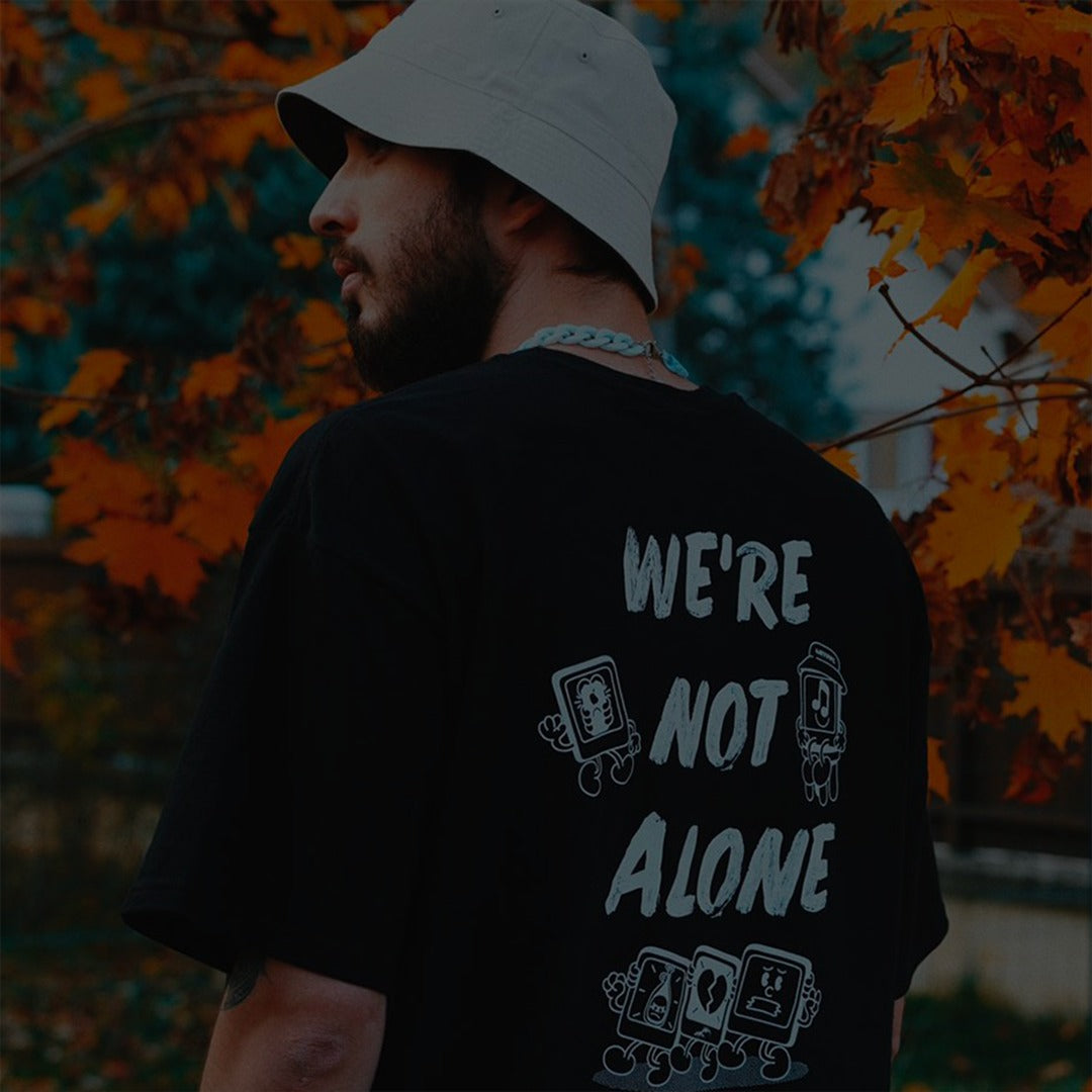 [SOLD OUT] TEE 'WE'RE NOT ALONE' BLACK